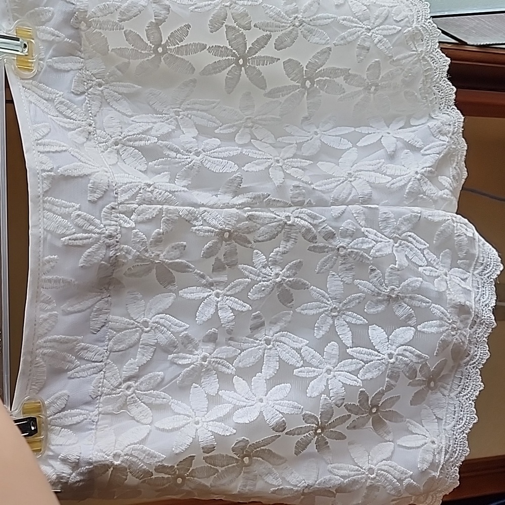 Monteau Shorts floral lace with pockets sz M